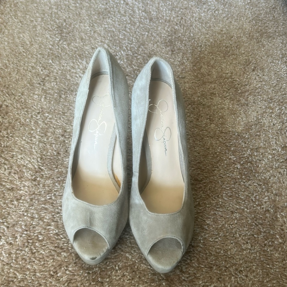 Jessica Simpson pumps size 6